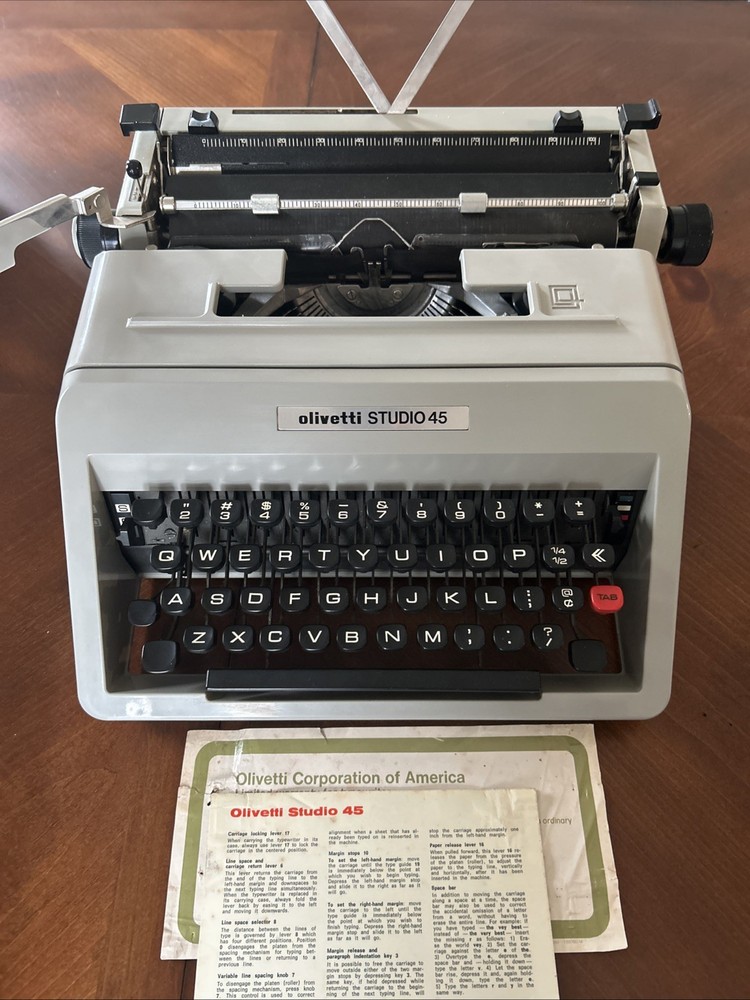 Olivetti Studio 45 Manual Typewriter with Case Made In Spain Tested Working