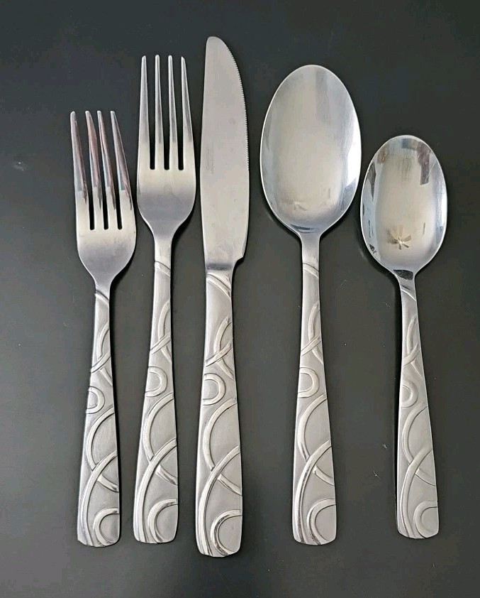 Cambridge Stainless Conquest Sand Curvy Lines Pattern Place Setting 5 Piece Set