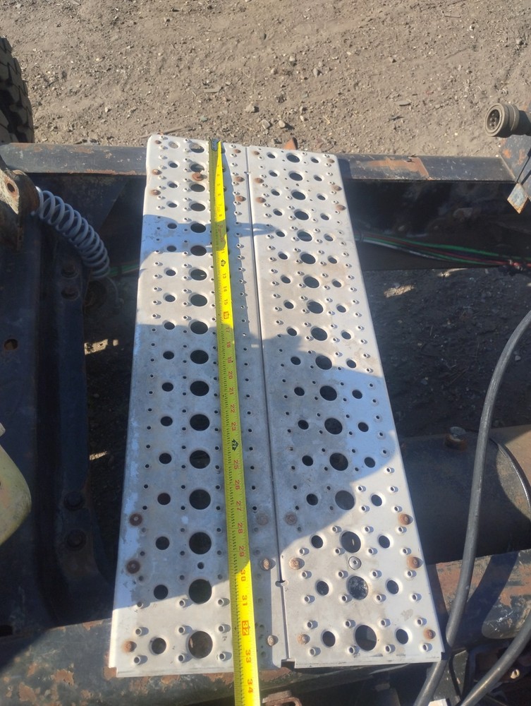 FREIGHTLINER COLUMBIA 120 DECK CATWALK STEP Frame Decking