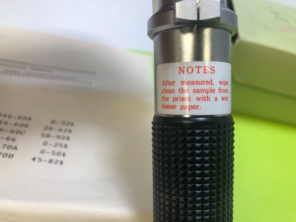 FISHER SCIENTIFIC 13-946-60A HAND REFRACTOMETER BRIX 0-32% NEW