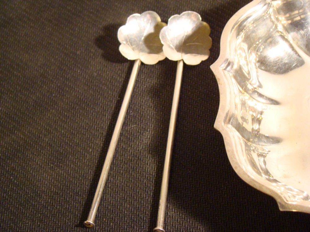 Chippendales 5 1/2 Inch Dish Silver Plate With Four Spoons