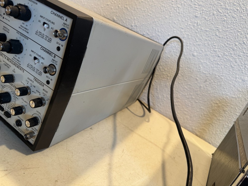 SENCORE SC61 60 MHz Dual-Trace Analog Oscilloscope Waveform Analyzer