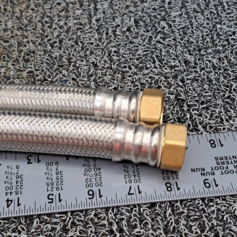 Sioux Chief 279-3F3Q18 3/4'' FIP × 3/4'' PDQ × 18''.Water Heater Connectors (2)