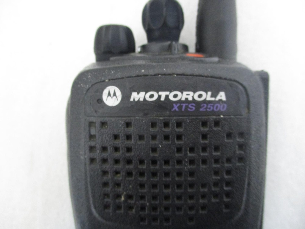 MOTOROLA XTS 2500 WITHOUT BATTERY