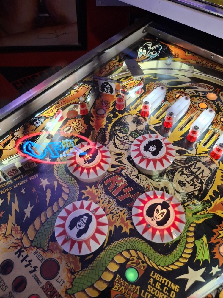 BALLY KISS PINBALL MACHINE