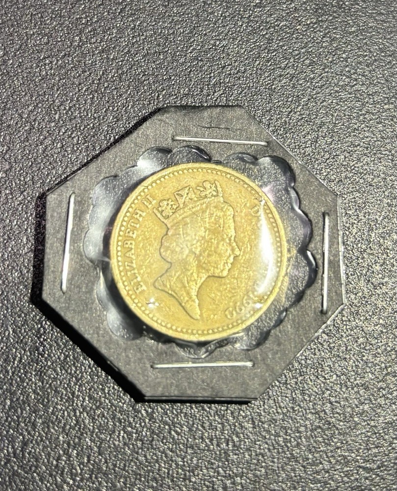 1990 Elizabeth II One Pound.