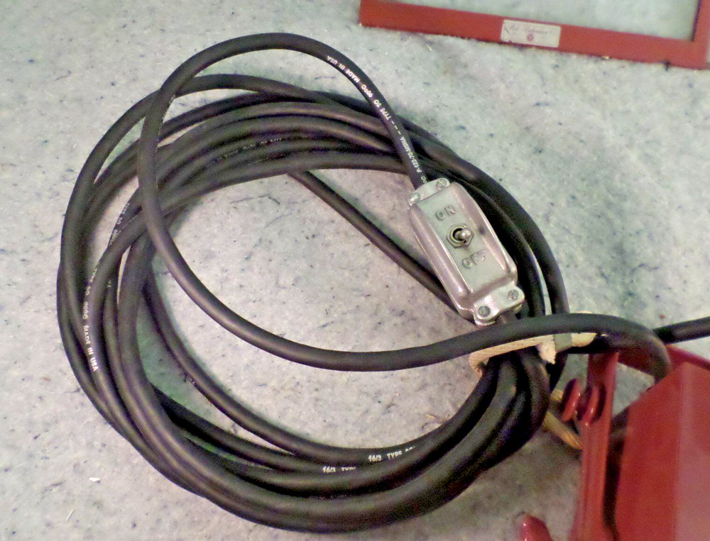 Mole-Richardson 1000 Watt Molequartz Broad Light (120 AC) (READ Listing)