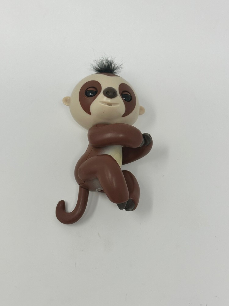 Fingerlings Brown SLOTH 5" Electronic Toy