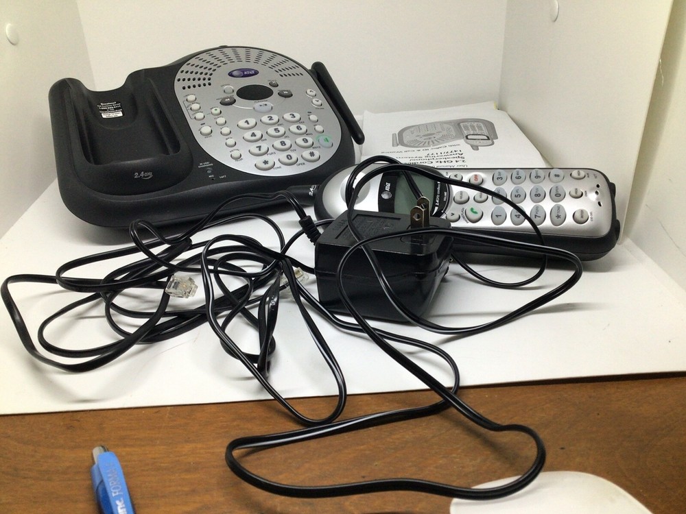 AT7T 2.4 GHZ CORDLESS ANSWERING SYSTEM 1477 Untested