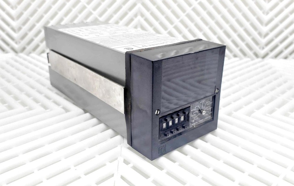 Schneider Square D 9050 PDH-11AA Timer Counter Module 120/240 VAC