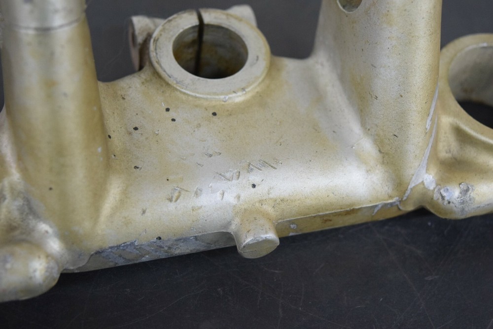 SUZUKI 1982 1983 PE175 PE 175 FORK STEERING UPPER TRIPLE TREE CLAMP STEM BRACKET