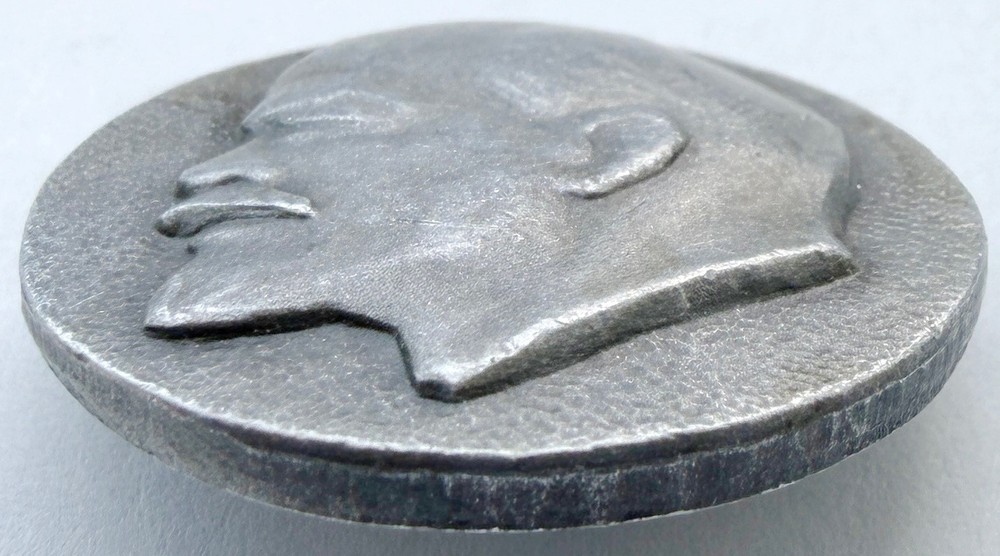 USSR SOVIET PIN BADGE. LENIN