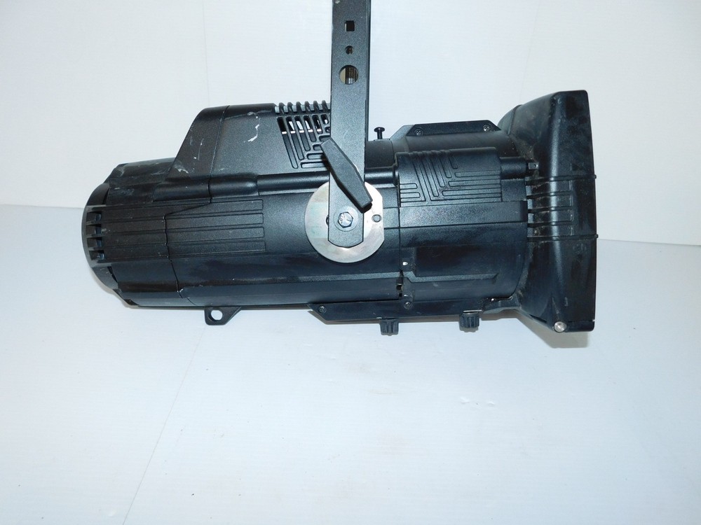 SOURCE FOUR ETC LED 2DAYLIGHT HD LIGHTING SYSTEM W/ FRESHNELL ADAPTER (SPM93)