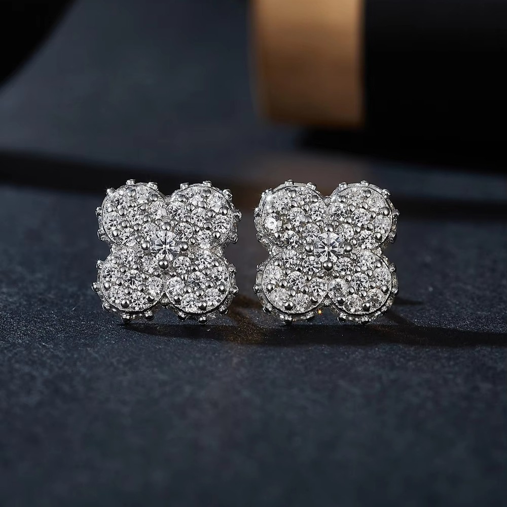 GRA Certified VVS Moissanite Diamond Four-Leaf Clover Screw Back Stud Earrings