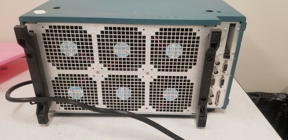 Tektronix TLA715 Logic Analyzer