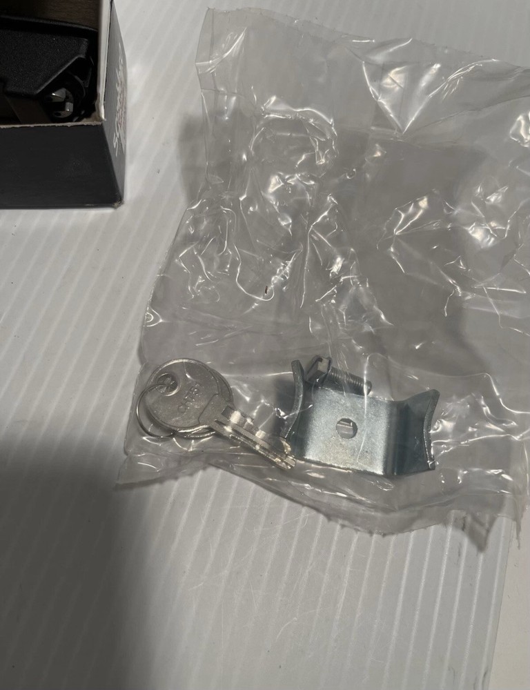 Southco Model#C2-33-25 Locking Compression Latch / Lever Latch, With Key/new