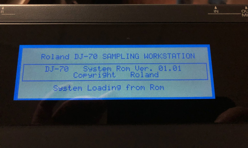 ROLAND DJ-70 SAMPLING WORKSTATION