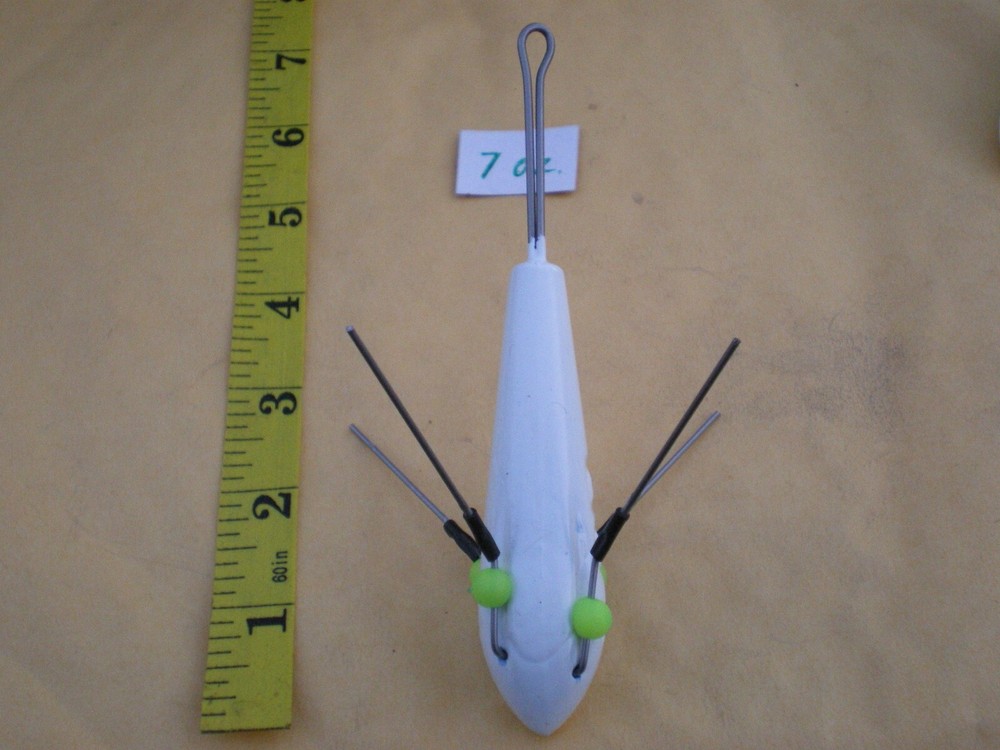 8 PCS. SPUTNIK STYLE SINKER, SURF WEIGHT, MUD WEIGHT, CLAW SINKER 7 OZ. WHITE