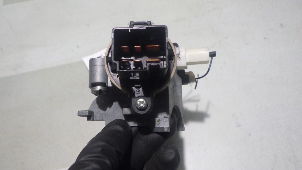 05 MAZDA 6 Ignition W/Key