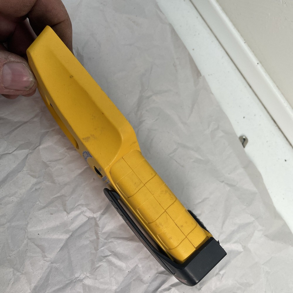 Zircon Stud Sensor deep scan used (batteries not included) ￼￼A/4