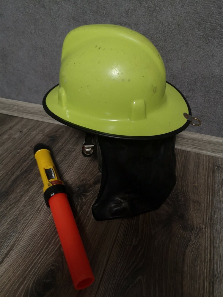 fire helmet + flashlight №1