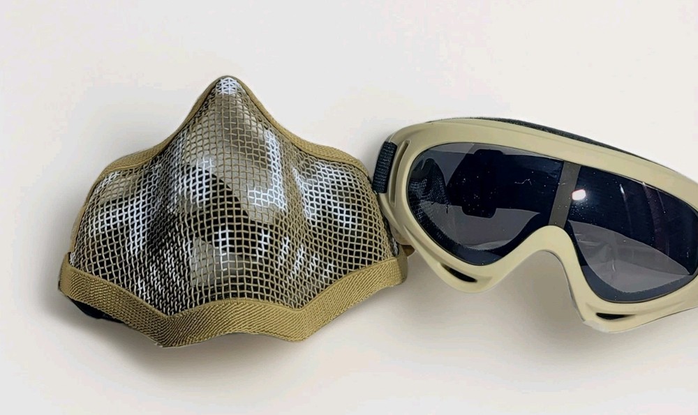 Airsoft mask and goggles (mesh mask, tactical goggles) adjustable.