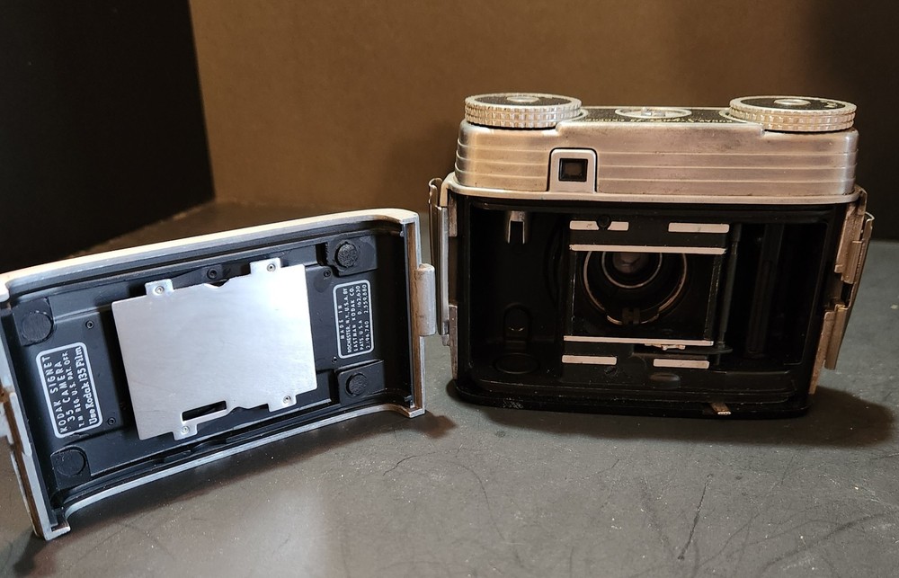 Kodak Signet 35 Camera w Leather Case Untested