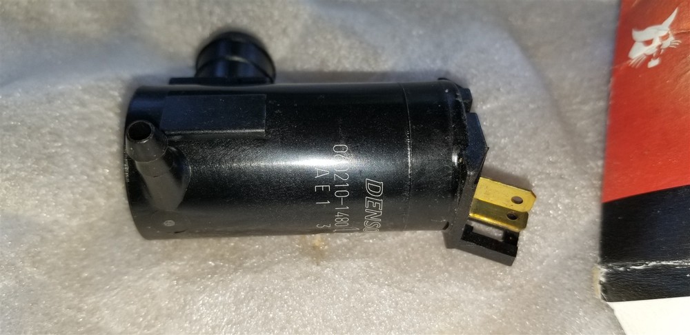 Bobcat windhsield washer pump 6664554