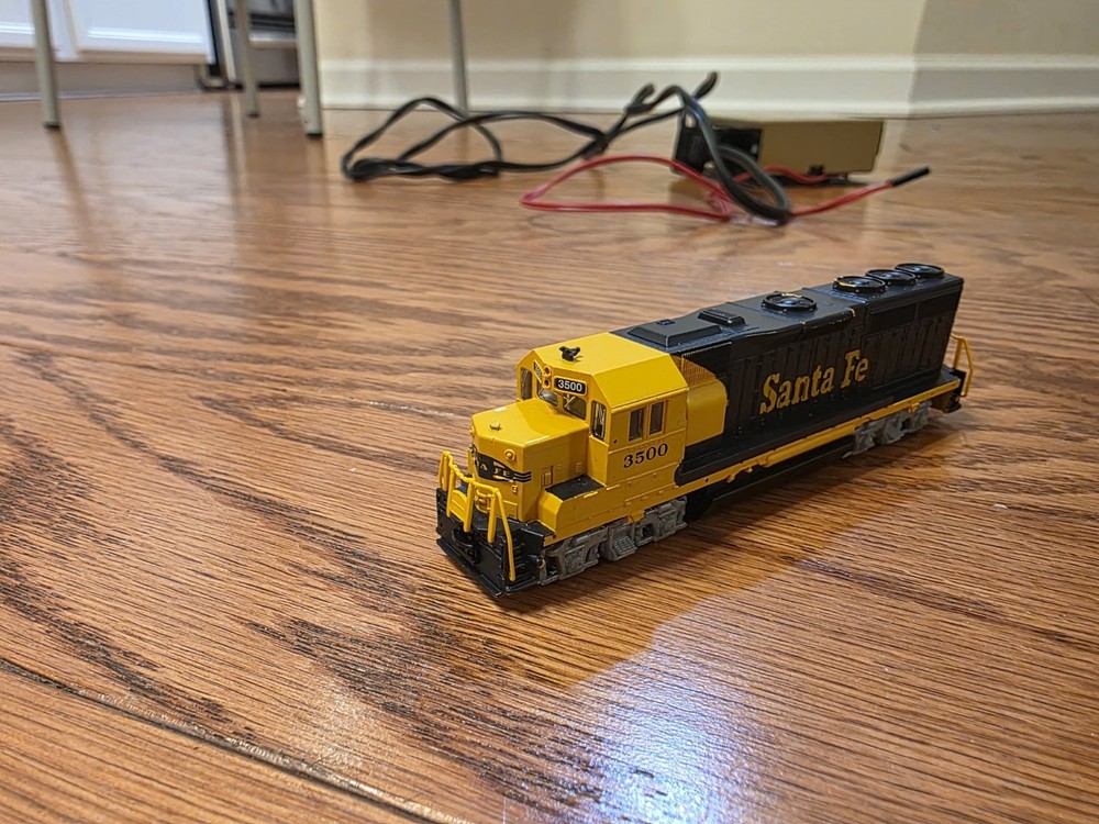 2 sets of n scale bachmann trains ready run