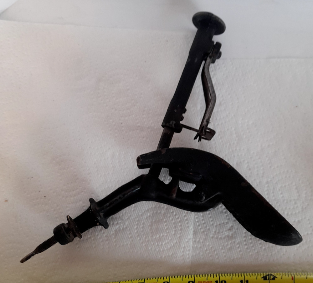 VINTAGE PRIMATIVE HOME CHERRY STONER TABLE MOUNT