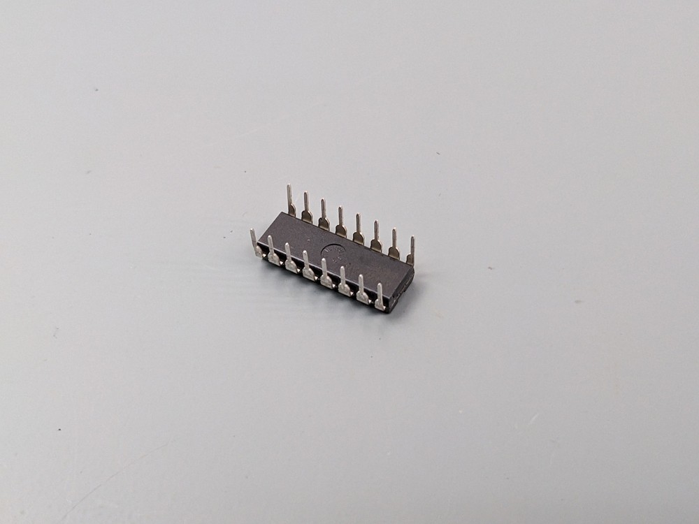 Maxim MAX536 Quad 12-Bit Voltage-Output DAC IC with Serial Int