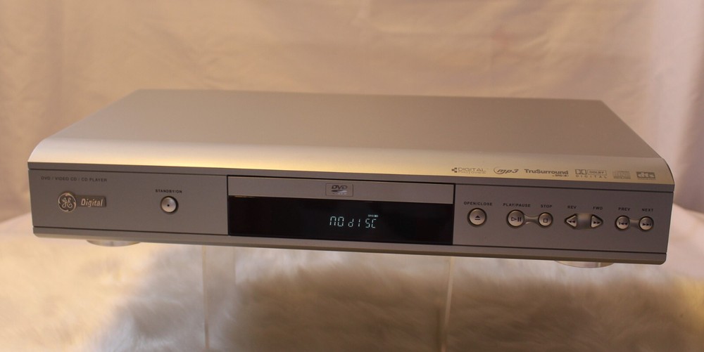 GE DVD Player Digital DGE100NA Silver INCLUDES Remote Control & Users Guide