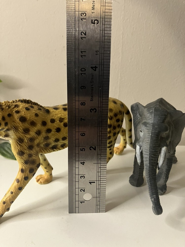 AAA Cheetah PVC Toy And Elephant
