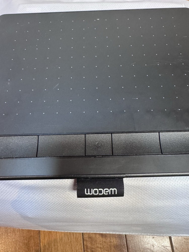 Wacom Intuos CTL-4100WL Graphics Tablet Black USB Connectivity Model CTL-4100WL