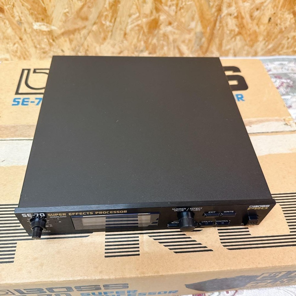 BOSS SE 70 Multi Effects Processor Guitar Pedal pre-owned condition Used