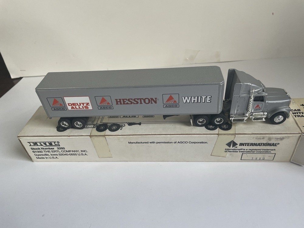 ERTL 1/64 AGCO Semi & Trailer (E4)