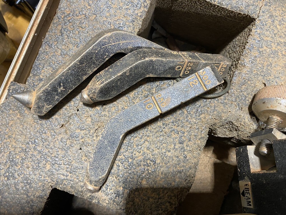 AGL MAX Model Max Red Beam Pipe Laser w/Accessories & Case