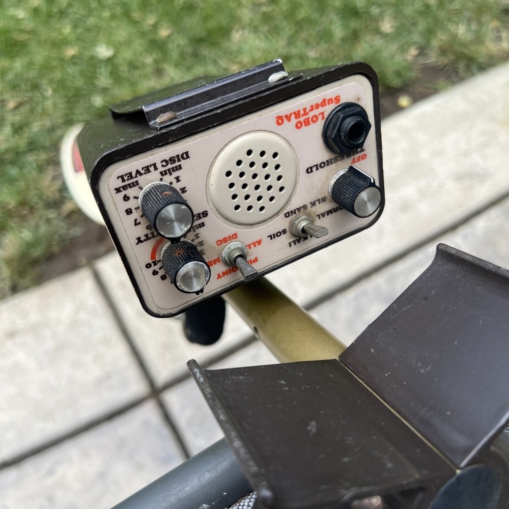 Tesoro Lobo Super TRAQ Metal Detector