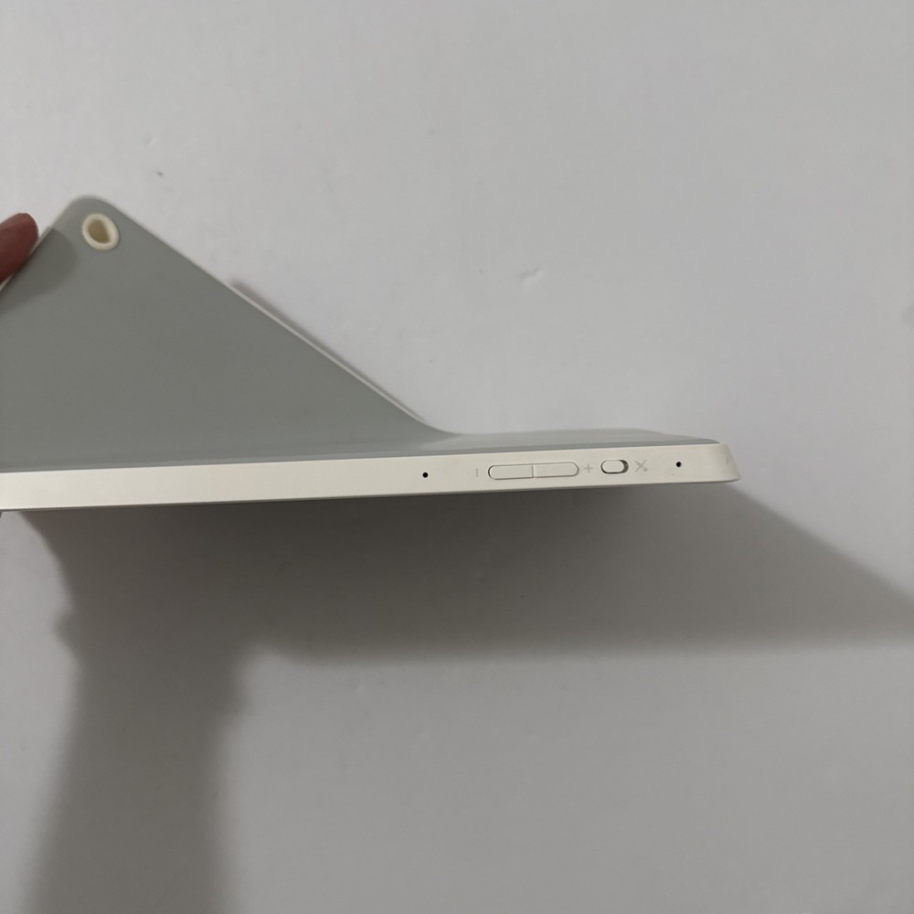 Lenovo 8" Smart Display (Model SD‑8501F) – With Google Assistant - Works