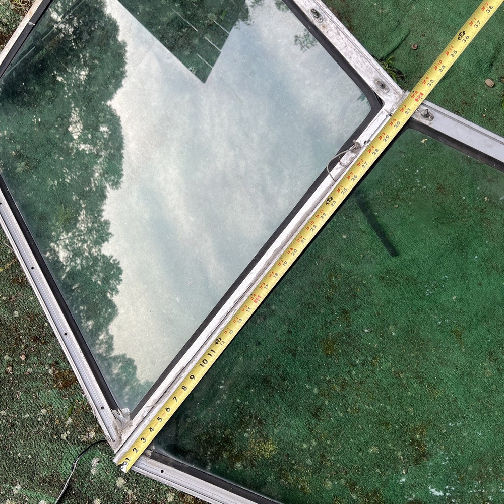 1989 2510 Cruiser Boat with Walk-Around Windshield