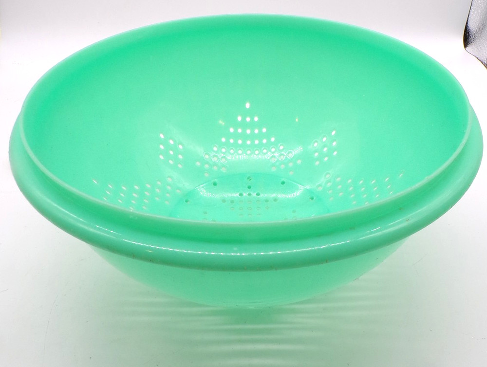Vintage Tupperware Jadeite Green Colander Strainer Bowl #339-2 Star Pattern 10"