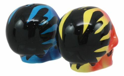 Flame Skulls Salt & pepper Shaker Set made of Ceramic