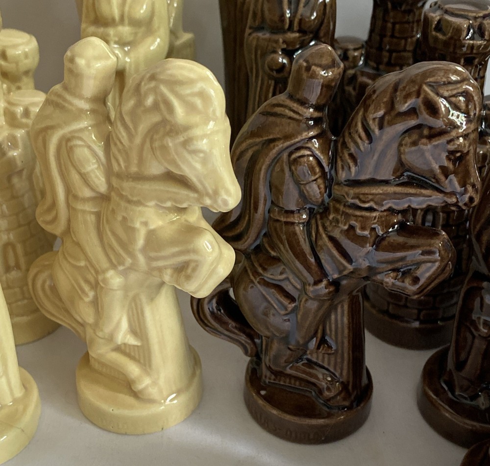 Vintage Alberta's Molds Ceramic Chess Set 32 pc 1973 READ