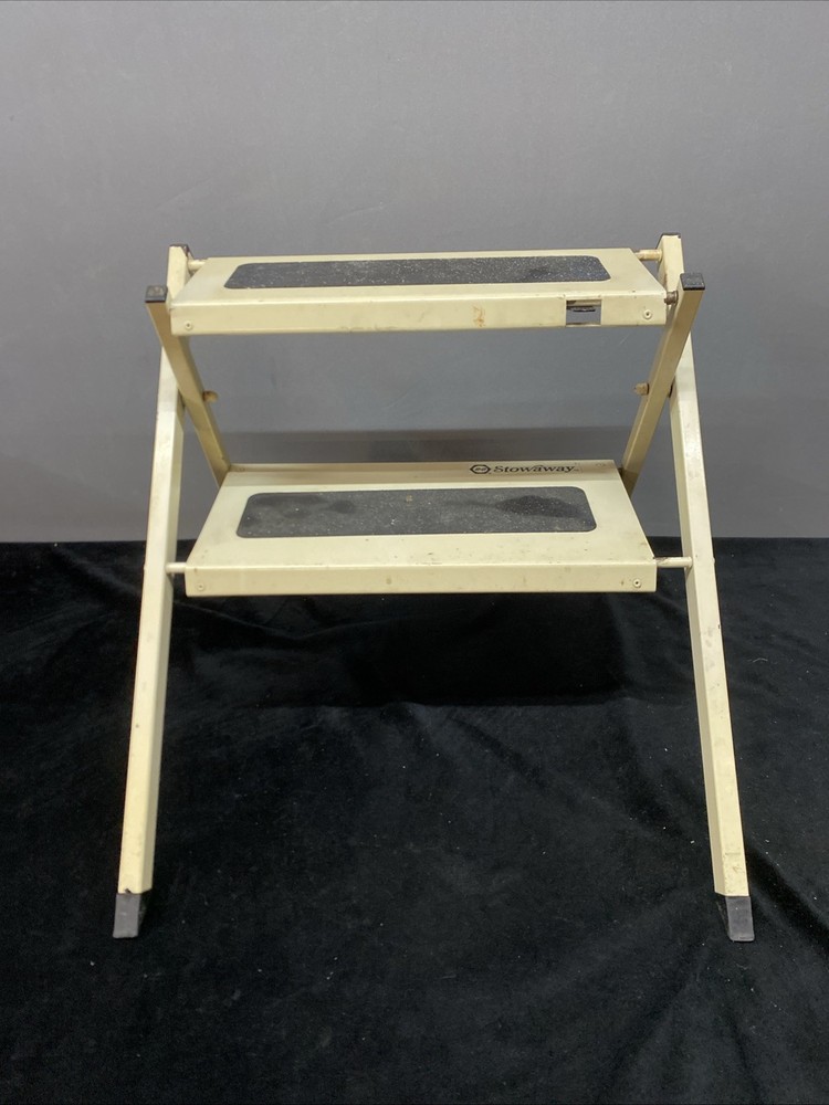 Black and Decker Stowaway Step Stool 9600 type 2 Fold Flat