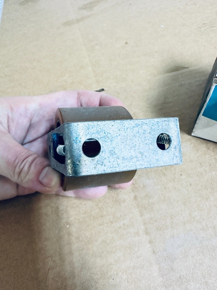 OEM Frigidaire Roller 634723