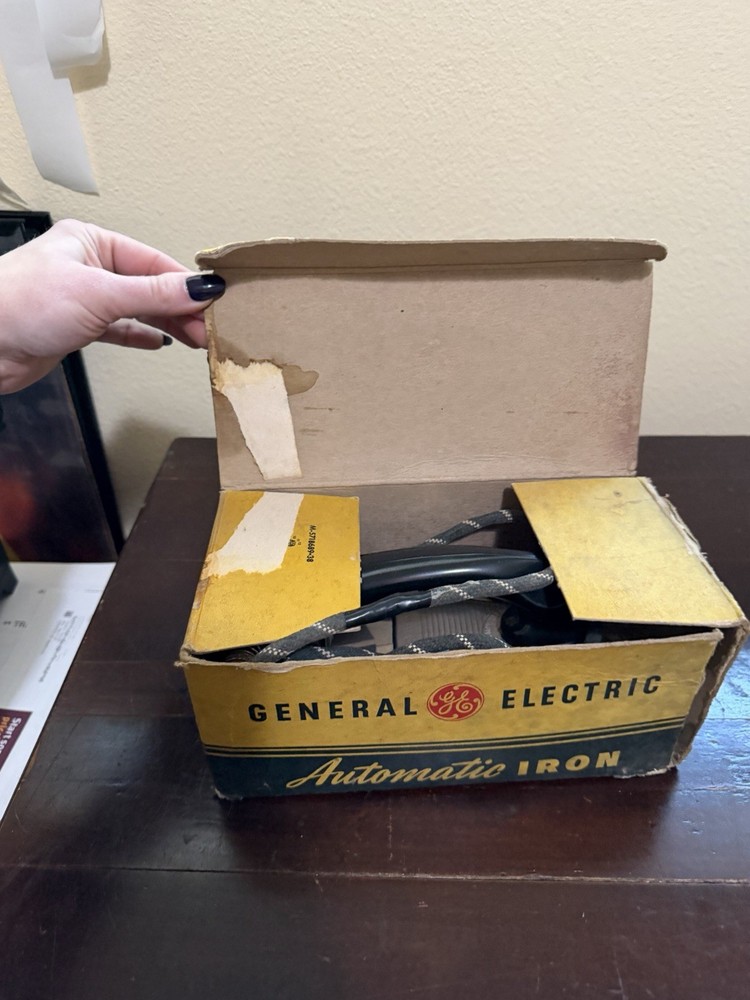 Vintage GE General Electric Automatic Iron Model 149F32 Original Box