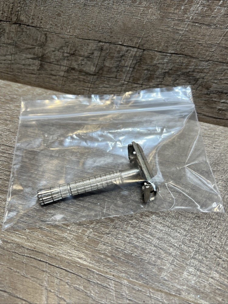 Vintage Gillette Flare Tip Super Speed Safety Razor - Date Code E1 1959