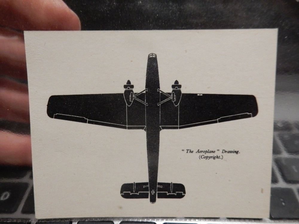 WW2 ERA SMALL RECOGNITION CARD   TYPE  ?    9 X 8 CM    / ?o