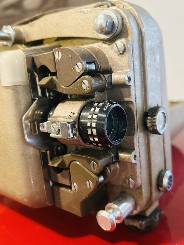 Magnon Auto-700 8mm film projector