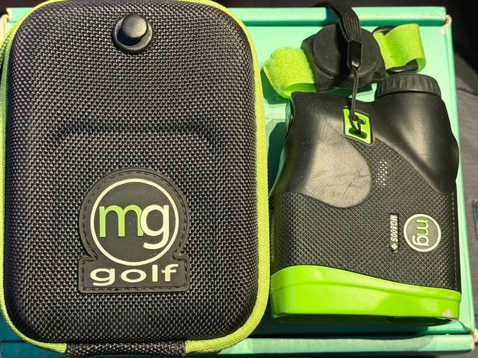 MG800S  GOLF LASER RANGE FINDER w/ CASE